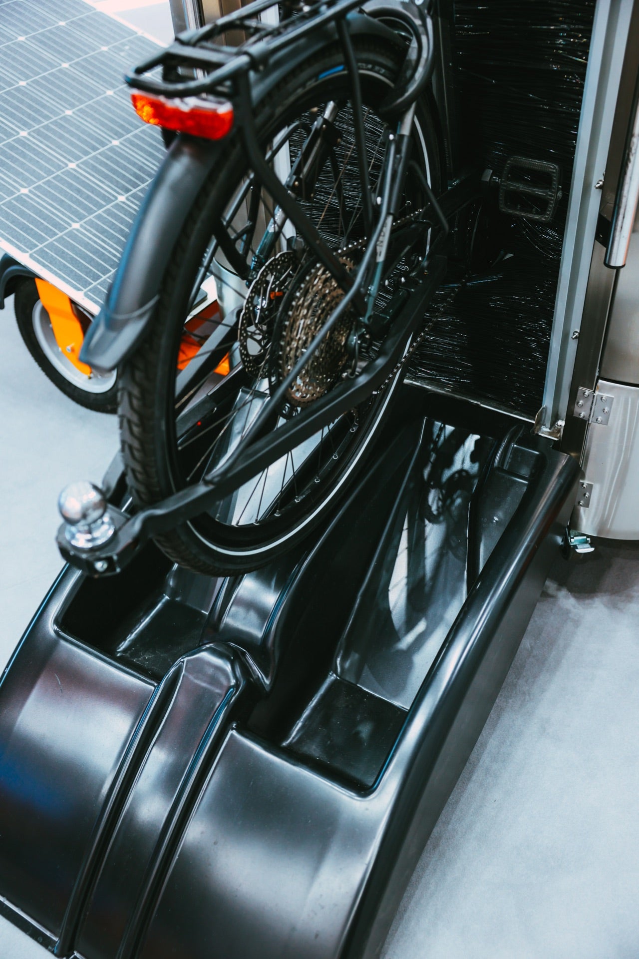 Mini Platinum — bike loading detail