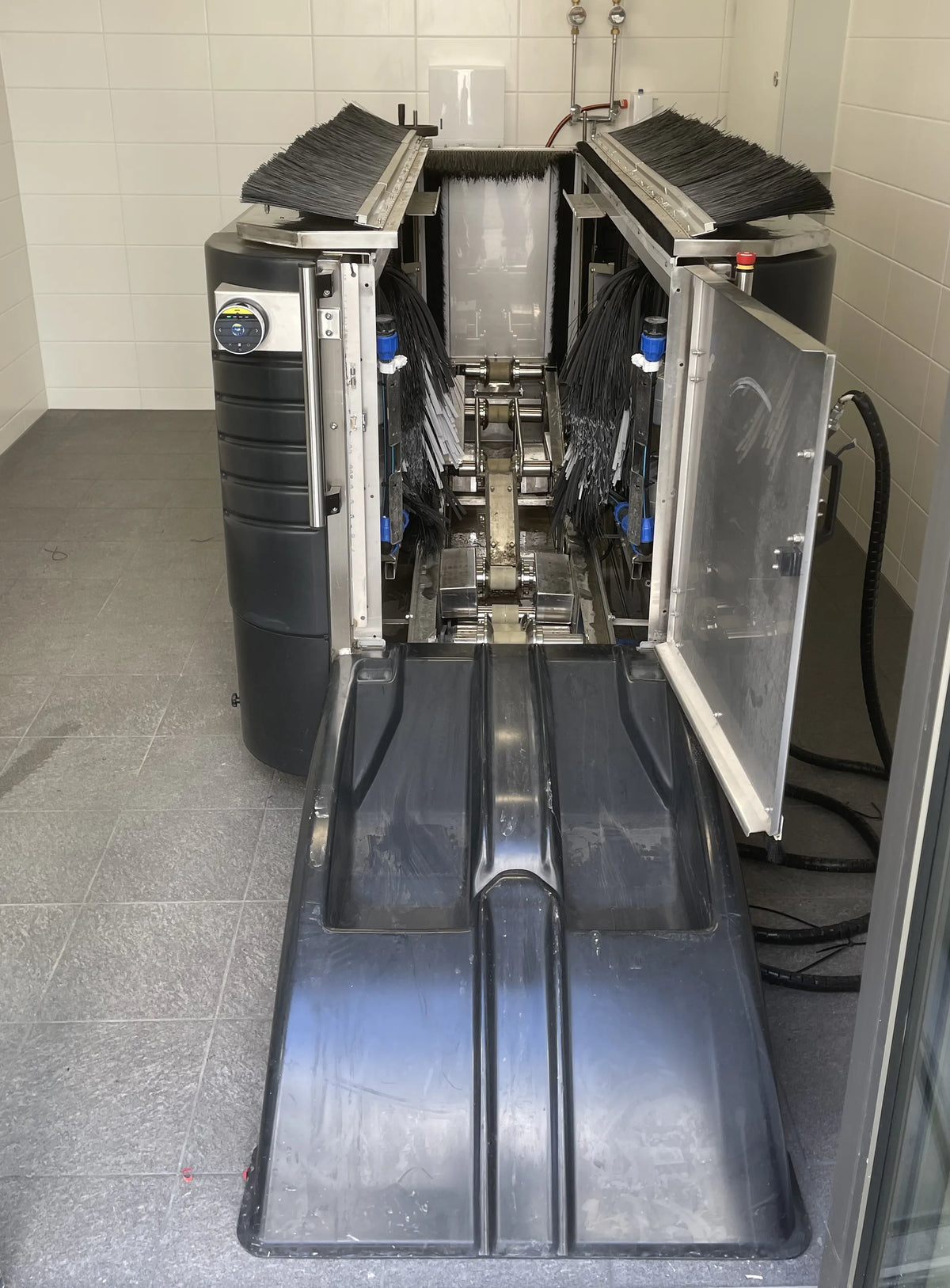 Transit Hubs: How Train Stations Deploy Bike Wash for Commuters