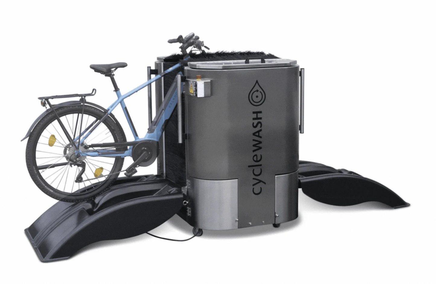 cycleWASH mini Platinum with an e-bike loaded on the ramp