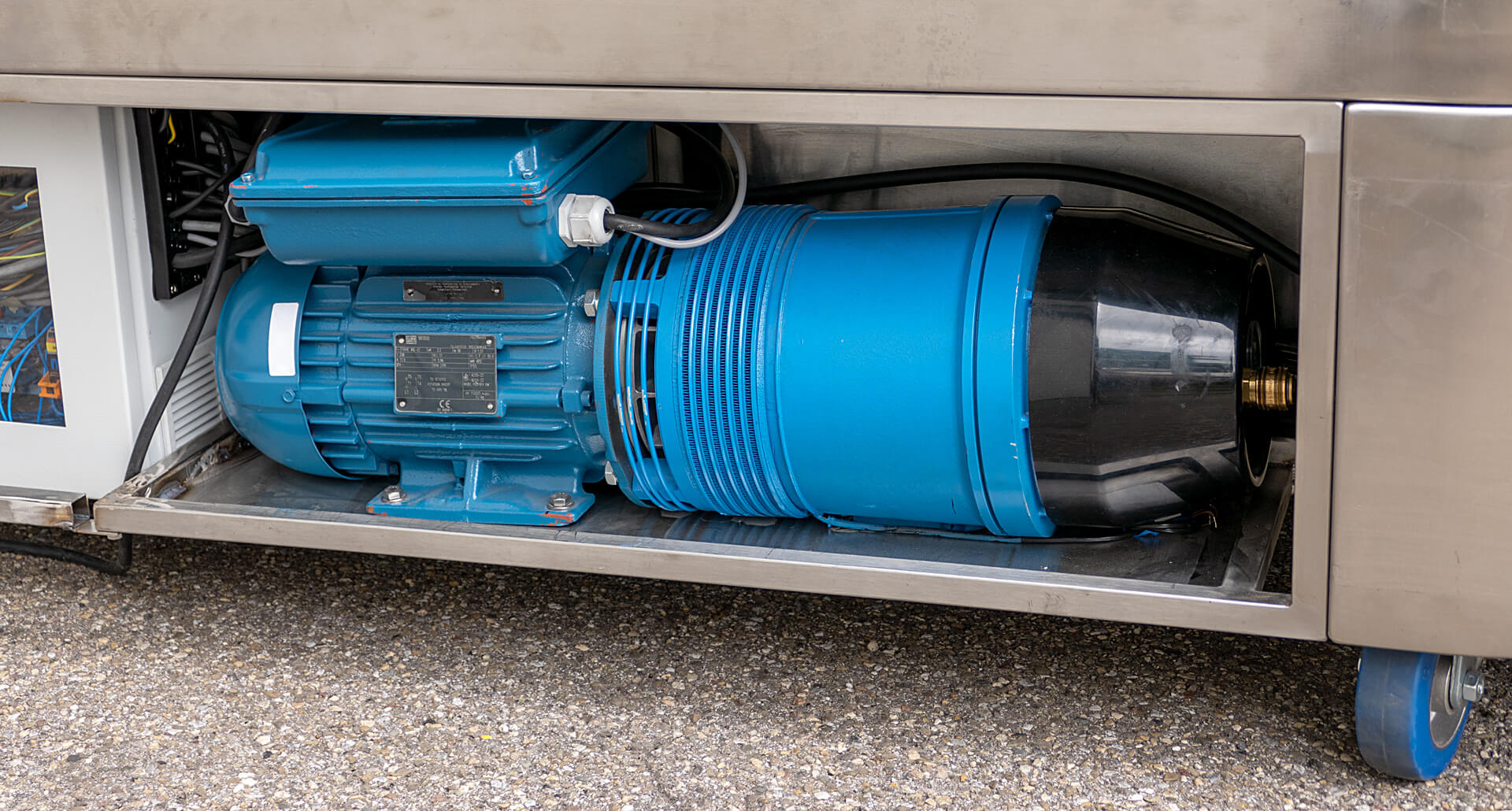 Blade compressor