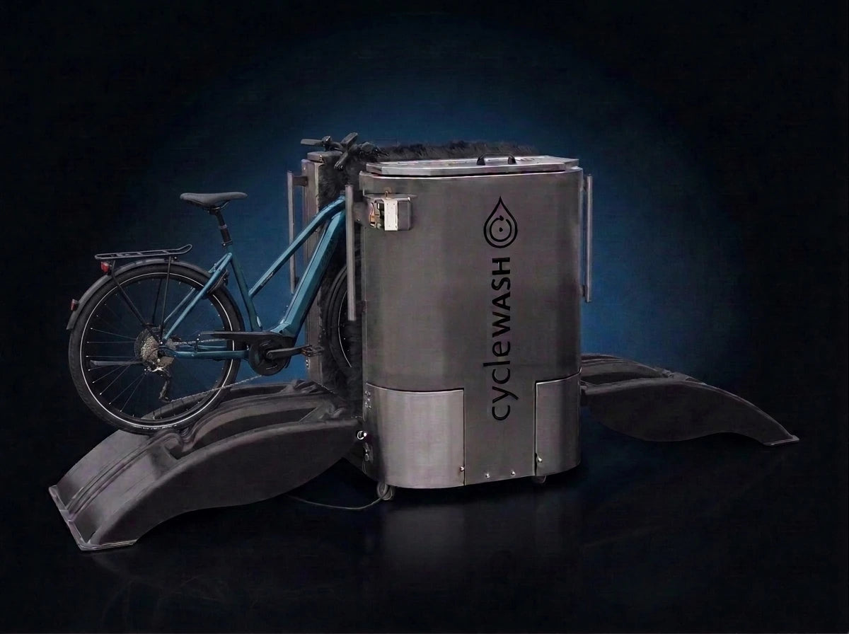 cycleWASH Mini washing an e-bike