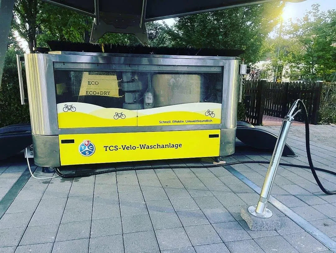TCS Velo-Waschanlage — Their brand, our machine